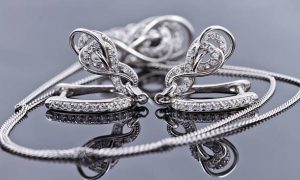 Tipologie di gioielli in argento per cerimonie: